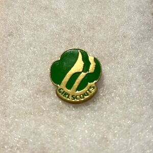 Vintage 1980 Girl Scouts GSUSA Lapel Pin Brooch, Enameled